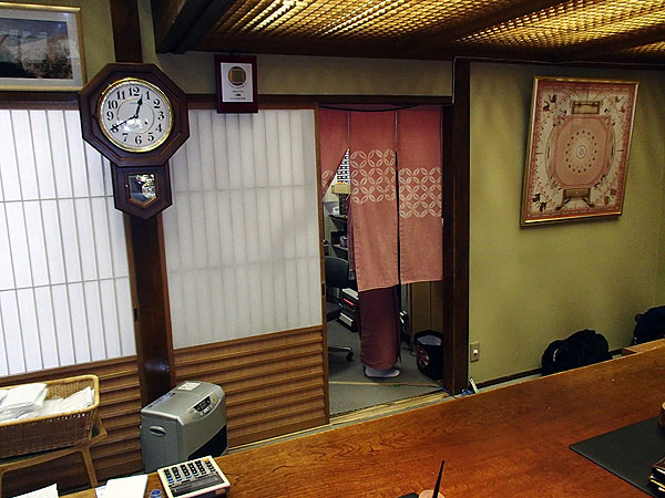 四万たむらのフロント